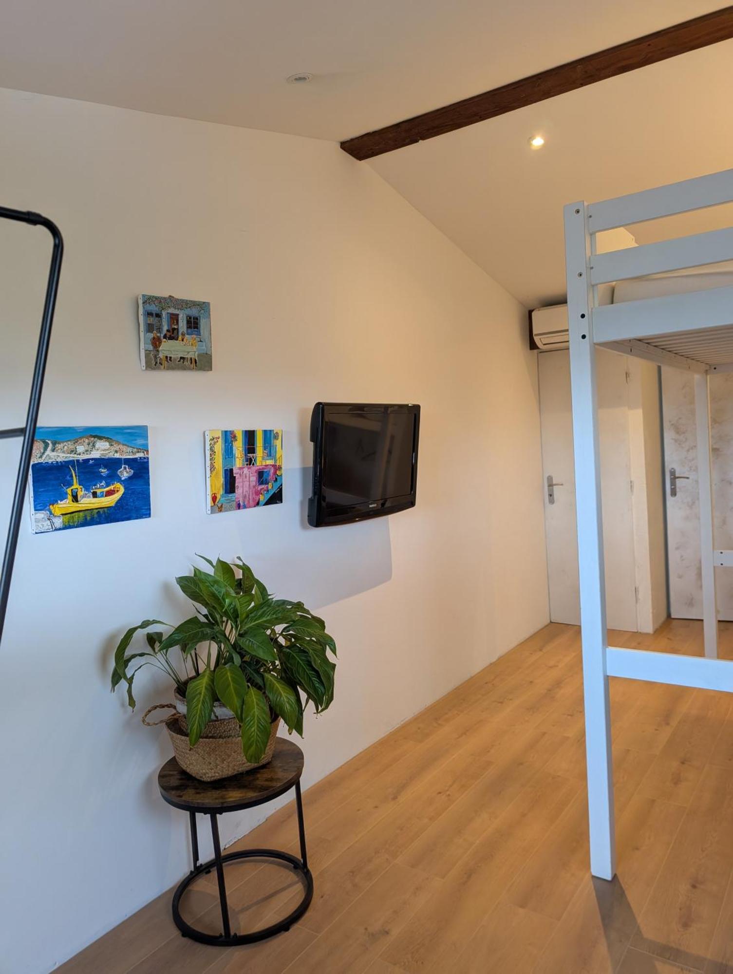 Independant Equipe Homestay *